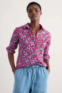 Seasalt Cornwall Larissa Shirt Collaged Floral Scarlet - La Vie en Rose Damesmode