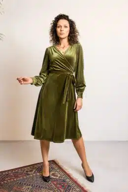 Very Cherry Dalida Dress Steam Velvet Olive - La Vie en Rose Damesmode (1)