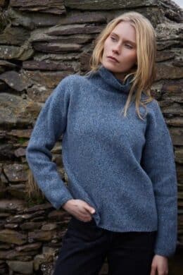 Fisherman out of Ireland Slouchy Funnel Neck Jumper Merino Cashmere Blue Smoke - La Vie en Rose Damesmode Enkhuizen