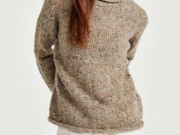 Aran Woollen Mills Ladies Roll Neck Raglan Crew Light Honey - La Vie en Rose Damesmode