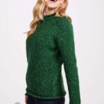 Aran Woollen Mills Ladies Roll Neck Raglan Crew Valley Green - La Vie en Rose Damesmode
