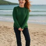 Aran Woollen Mills Ladies Roll Neck Raglan Crew Valley Green - La Vie en Rose Damesmode