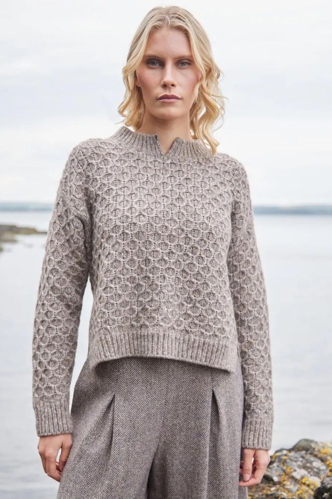 Fisherman out of Ireland Alpaca Honeycomb Stitch Sweater Stone - La Vie en Rose Damesmode Enkhuizen
