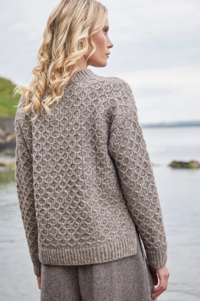 Fisherman out of Ireland Alpaca Honeycomb Stitch Sweater Stone - La Vie en Rose Damesmode Enkhuizen