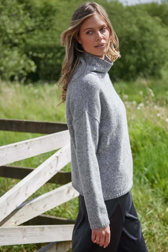 Fisherman out of Ireland Funnel Neck Slouchy Sweater Grey Extrafine Merino - La Vie en Rose Damesmode Enkhuizen