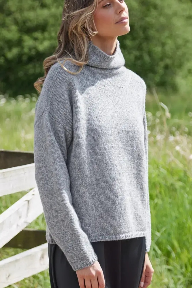 Fisherman out of Ireland Funnel Neck Slouchy Sweater Grey Extrafine Merino - La Vie en Rose Damesmode Enkhuizen