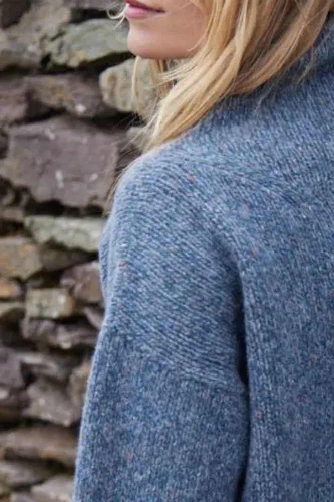Fisherman out of Ireland Slouchy Funnel Neck Jumper Merino Cashmere Blue Smoke - La Vie en Rose Damesmode Enkhuizen