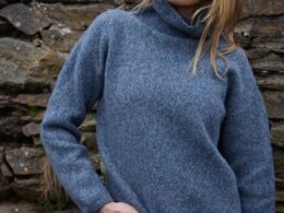 Fisherman out of Ireland Slouchy Funnel Neck Jumper Merino Cashmere Blue Smoke - La Vie en Rose Damesmode Enkhuizen