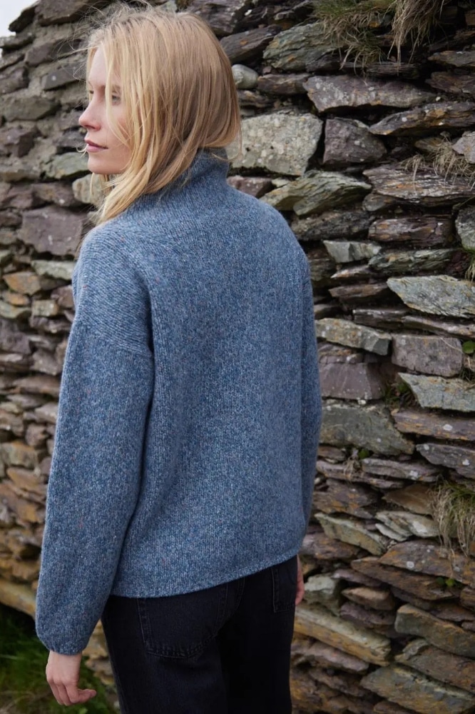 Fisherman out of Ireland Slouchy Funnel Neck Jumper Merino Cashmere Blue Smoke - La Vie en Rose Damesmode Enkhuizen