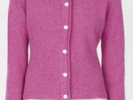 IrelandsEye Knitwear Killiney Cardigan Boysen Berry - La Vie en Rose Damesmode