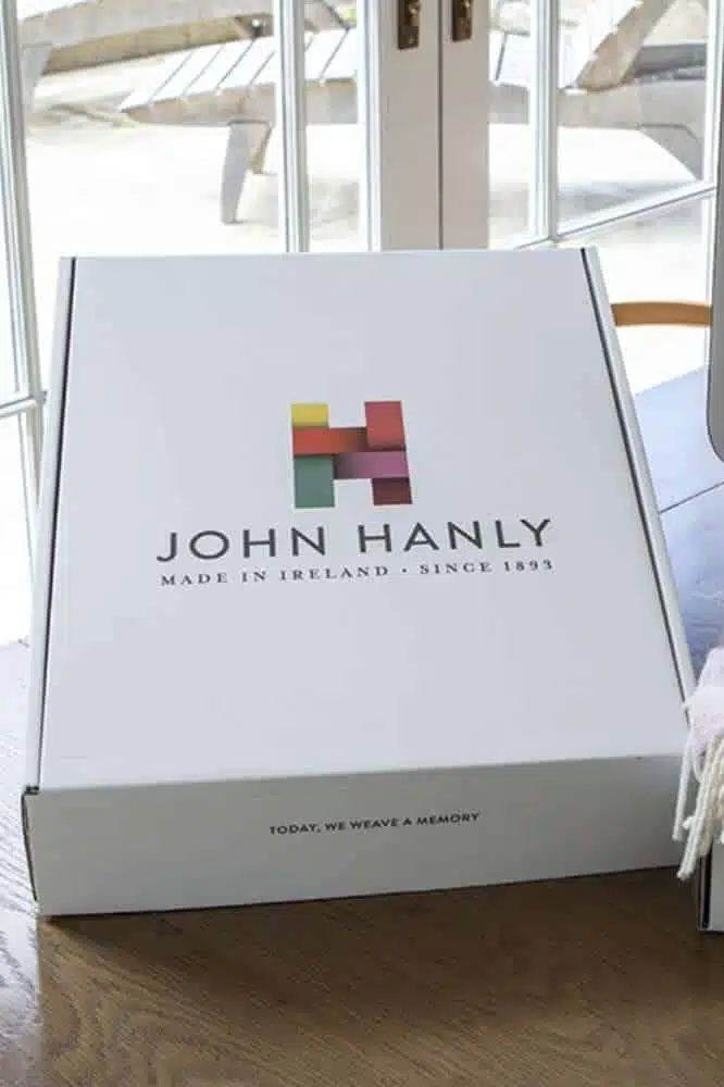 Hanly John Hanly Throw Box - La Vie en Rose