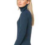 Doutzen Schipperstrui Beehge – Roosenstein Wolke in 100% Sport Loden wol. Half-zip, heritage details en tijdloze kwaliteit. Bij lavieonline.nl.