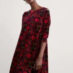 Seasalt Cornwall Mahonia Dress Folky FLowers Onyx Carmine - La Vie en Rose Damesmode