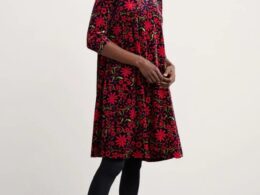Seasalt Cornwall Mahonia Dress Folky FLowers Onyx Carmine - La Vie en Rose Damesmode