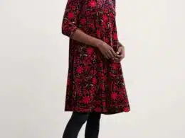 Seasalt Cornwall Mahonia Dress Folky FLowers Onyx Carmine - La Vie en Rose Damesmode