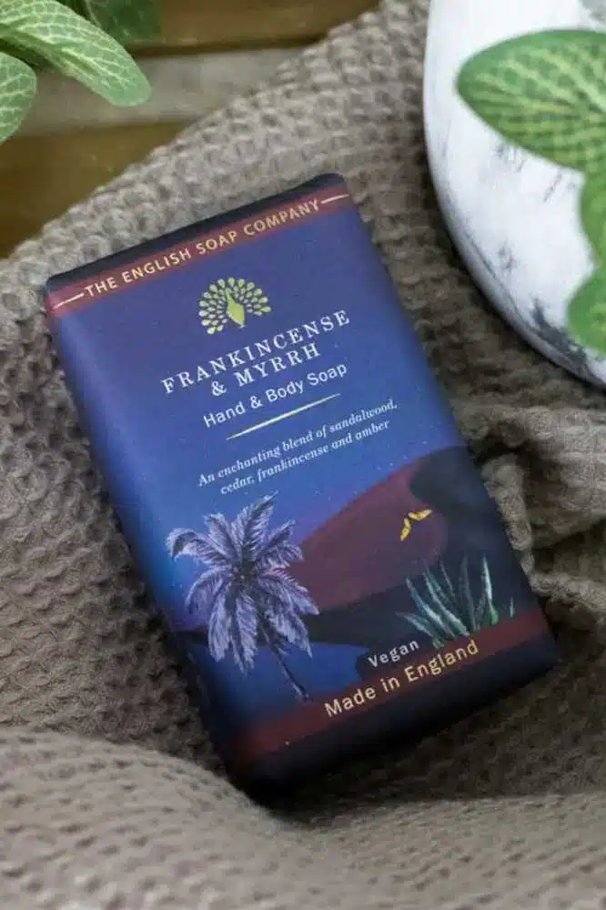 The English Soap Company Wintertide Frankincense and Myrrh Soap - La Vie en Rose Damesmode