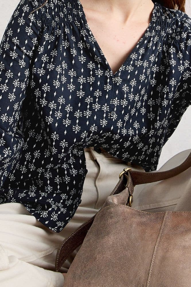 White Stuff Rae Organic Cotton Top Nay Print- La Vie en Rose Damesmode