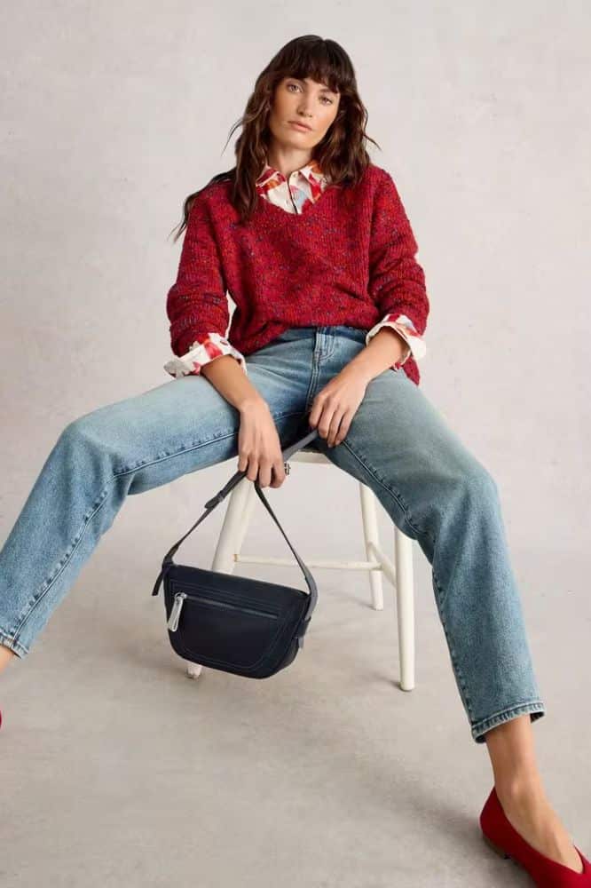 White Stuff Texture V Neck J umper Mid Red - La Vie en Rose Damesmode