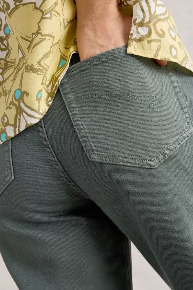 White Stuff Tilly Tapered Jeans Mid Green - La Vie en Rose Damesmode