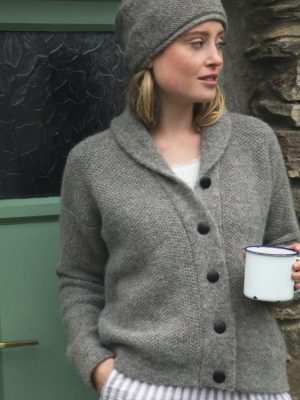 Fisherman out of Ireland Shawl Collar Cardie Tuck Baby Alpaca Smoke - La Vie en Rose Damesmode Enkhuizen