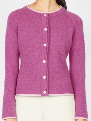 IrelandsEye Knitwear Killiney Cardigan Boysen Berry - La Vie en Rose Damesmode