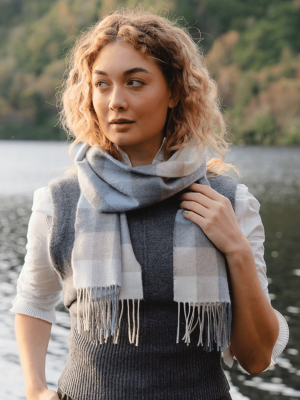 John Hanly Merino Luxury Wool Scarf Blue Grey Stone White Block Check 807 - La Vie en Rose Damesmode Enkhuizen (2)