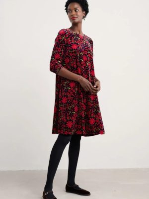 Seasalt Cornwall Mahonia Dress Folky FLowers Onyx Carmine - La Vie en Rose Damesmode